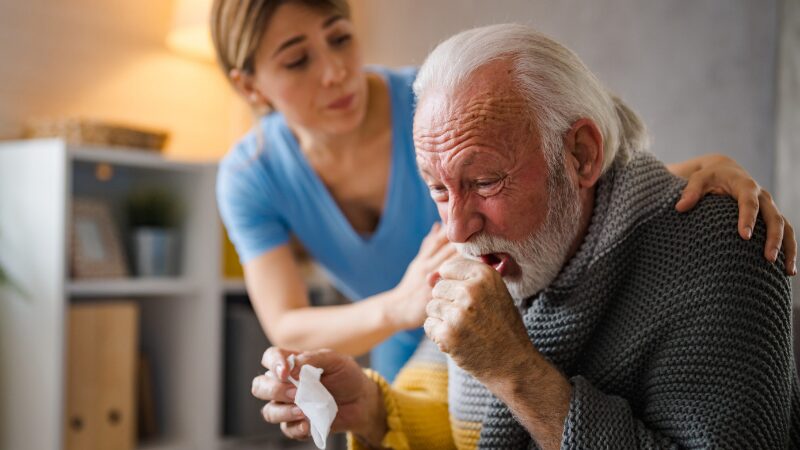 Pneumónia u seniorov: Príznaky, liečba a prevencia
